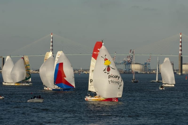 solidaire-du-chocolat-fleet-at-start-by-franck-socha Solidaire Du Chocolat Fleet At Start (Photo by Franck Socha / Sea&Co)