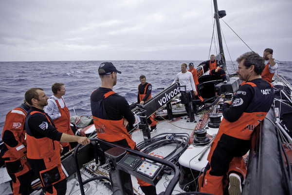 Crew of PUMA sorts out the rig (Photo by Amory Ross/PUMA Ocean Racing/Volvo Ocean Race)
